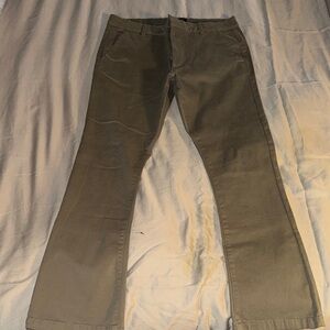 Men's Chino Pants in Olive